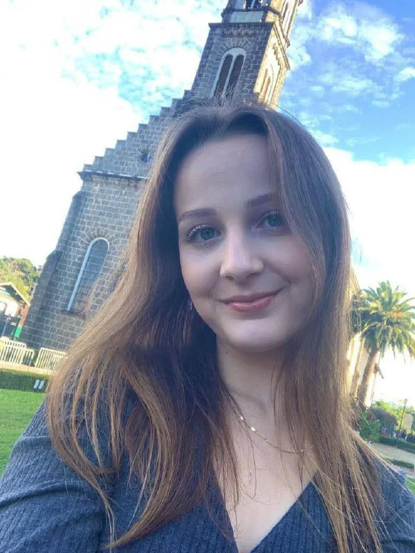 Loira novinha caiu na net depois de ser vazada pelo corno image 4