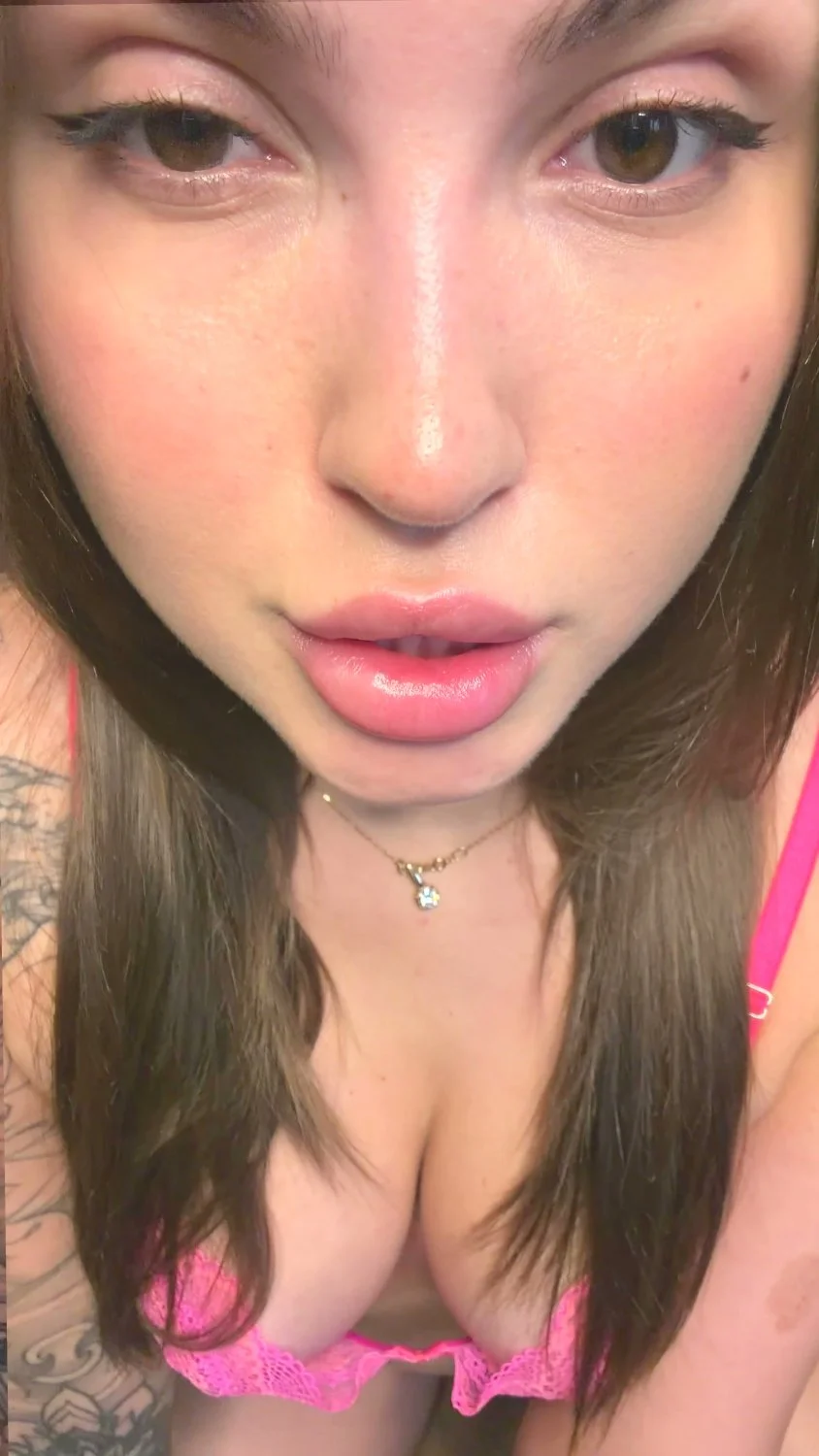 🔞 round ass hot slut fucking shaved pussy nude 🍑💦 OF image 2