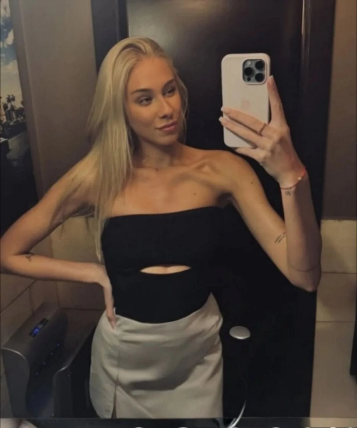 Hot blonde fit image 10