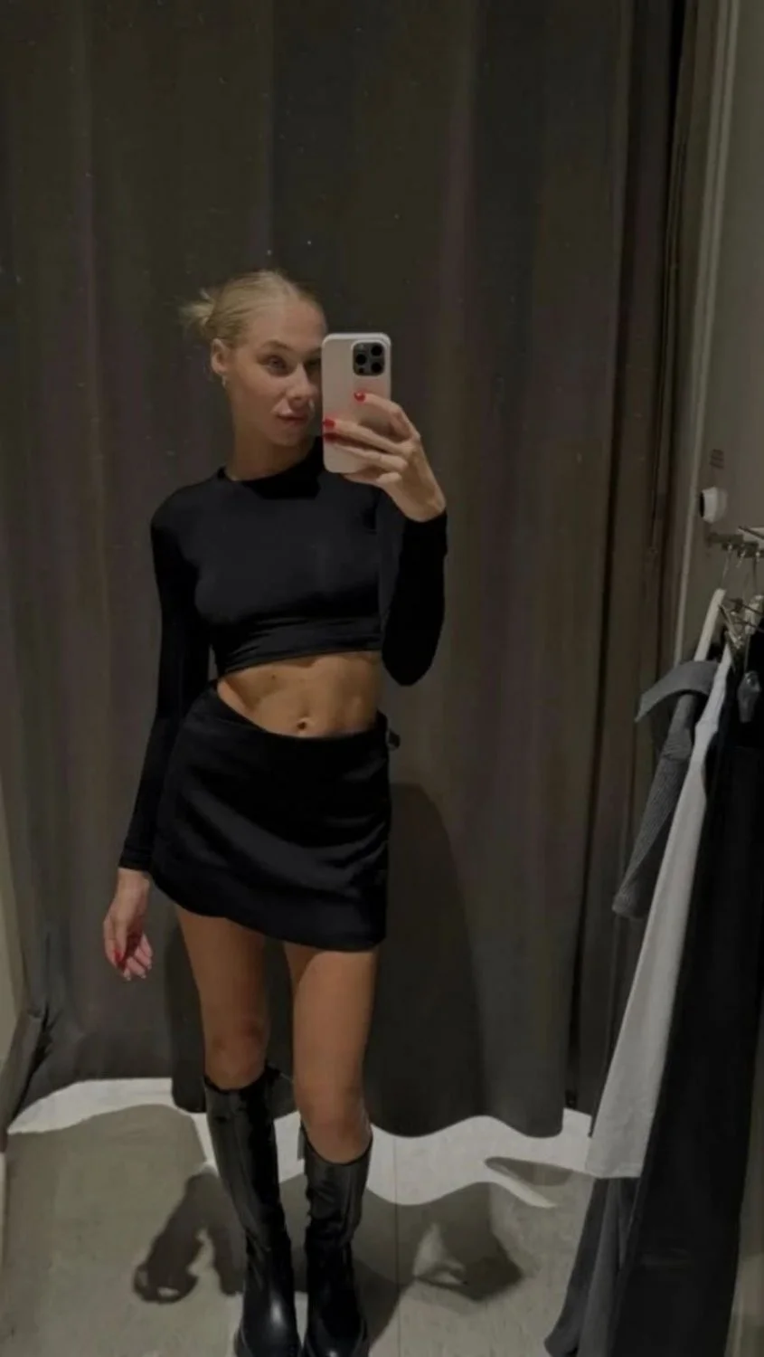 Hot blonde fit image 4