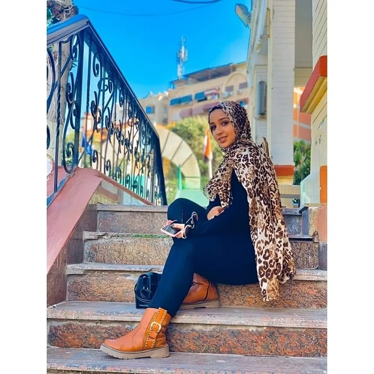 Arab Hijabi image 6