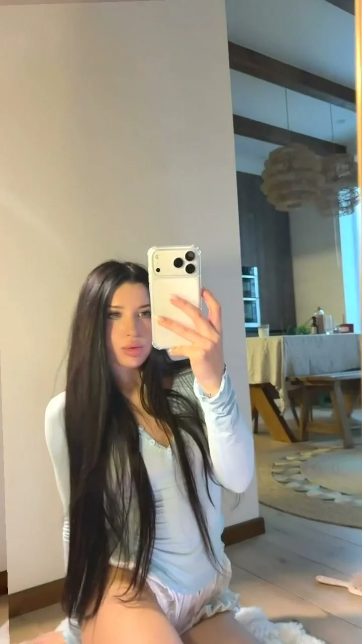 🔞 Sexy petite body slutty pussy eating naked wet pussy 🍑💦 OF now image 2