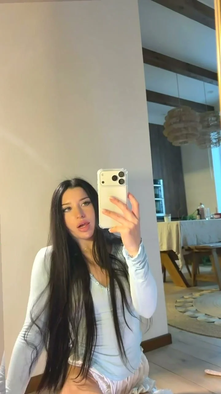 🔞 Sexy petite body slutty pussy eating naked wet pussy 🍑💦 OF now image 3