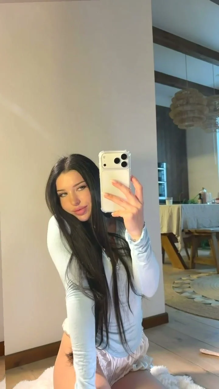 🔞 Sexy petite body slutty pussy eating naked wet pussy 🍑💦 OF now image 4