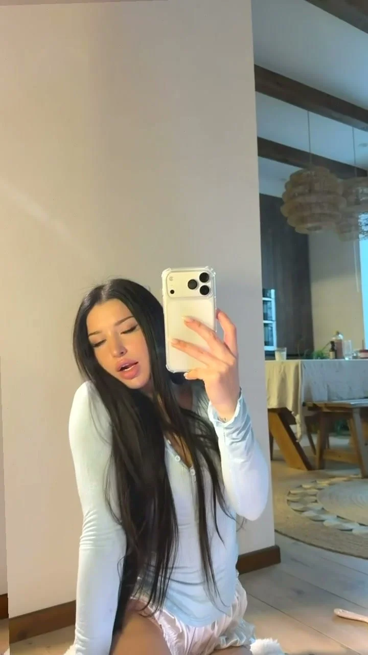 🔞 Sexy petite body slutty pussy eating naked wet pussy 🍑💦 OF now image 5