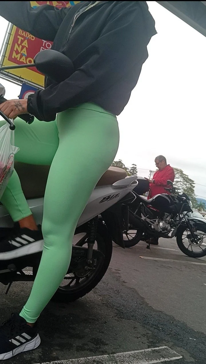 Flagra puta de academia no estacionamento image 2