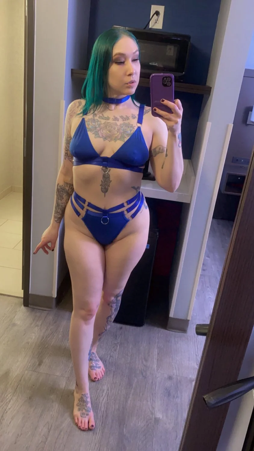 Sexy thick goth image 2
