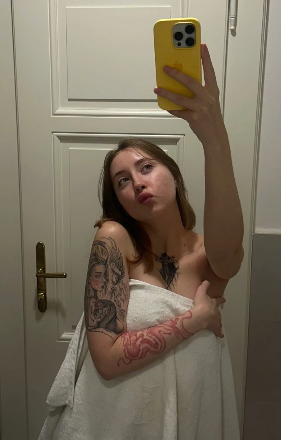 Post shower towel drop!🍒 image 6