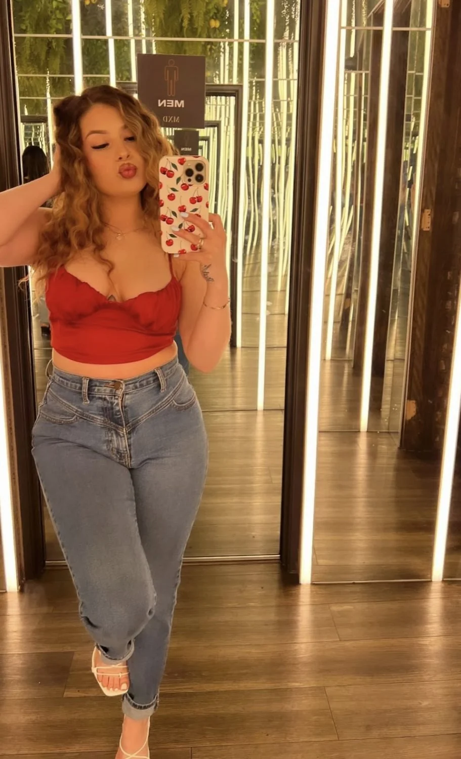 Latina baddie would y’all creampie? main image