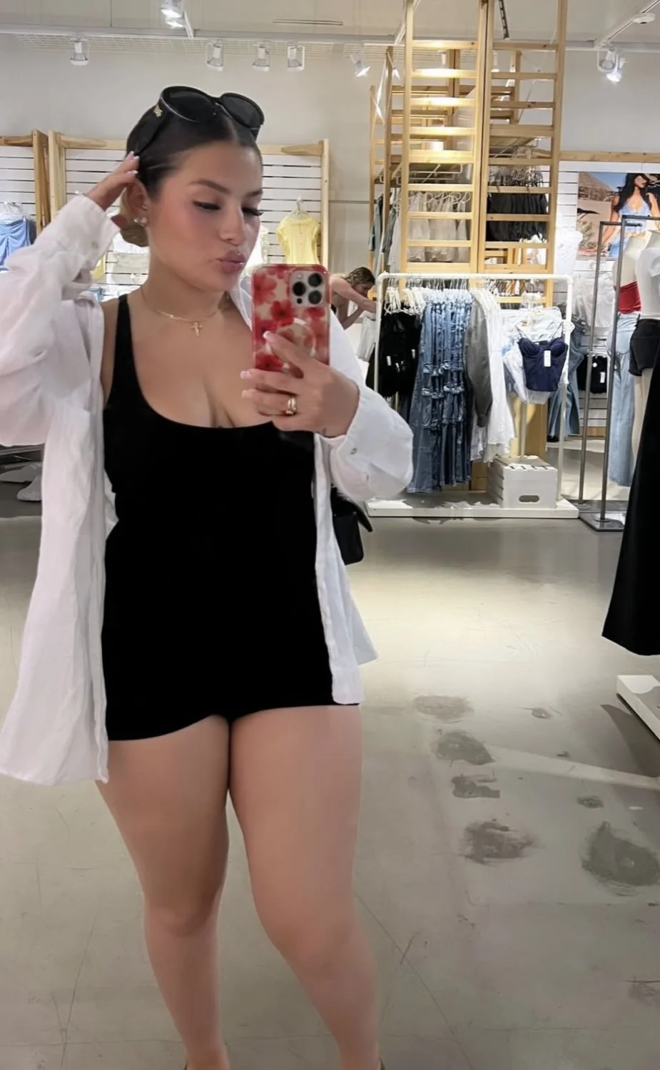 Latina baddie would y’all creampie? image 3