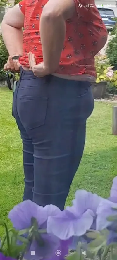 Mom in jeans. Too hard not to take a pic🤤🍑 cover image
