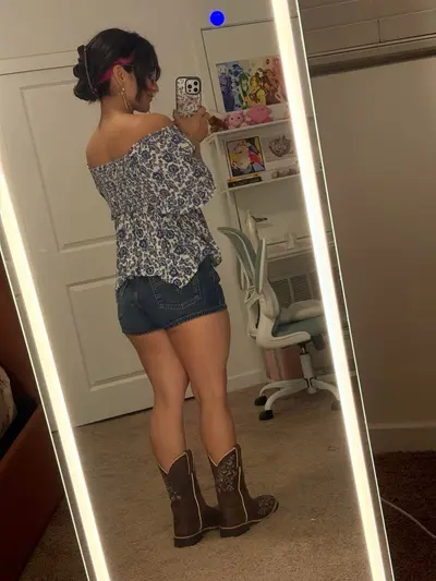 Super sexy build Latina cover image