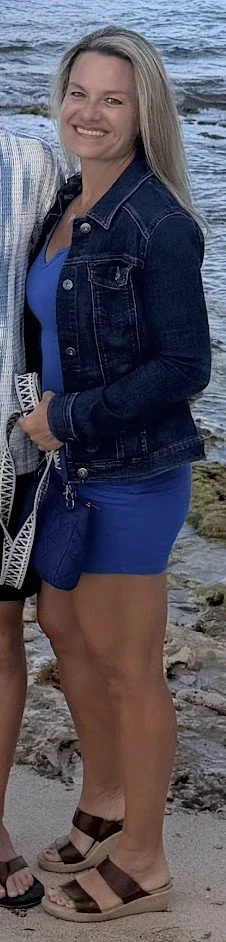 Hot MILF Mom grinding & bouncing on my dick, cums image 10