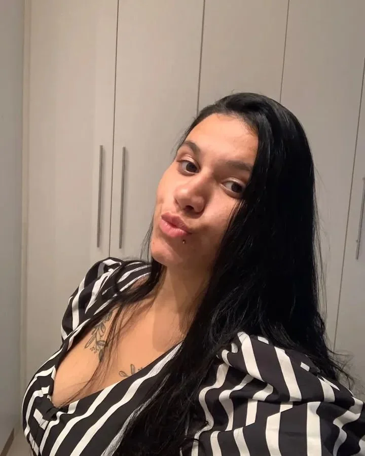 Safada adora se exibir nas redes image 10