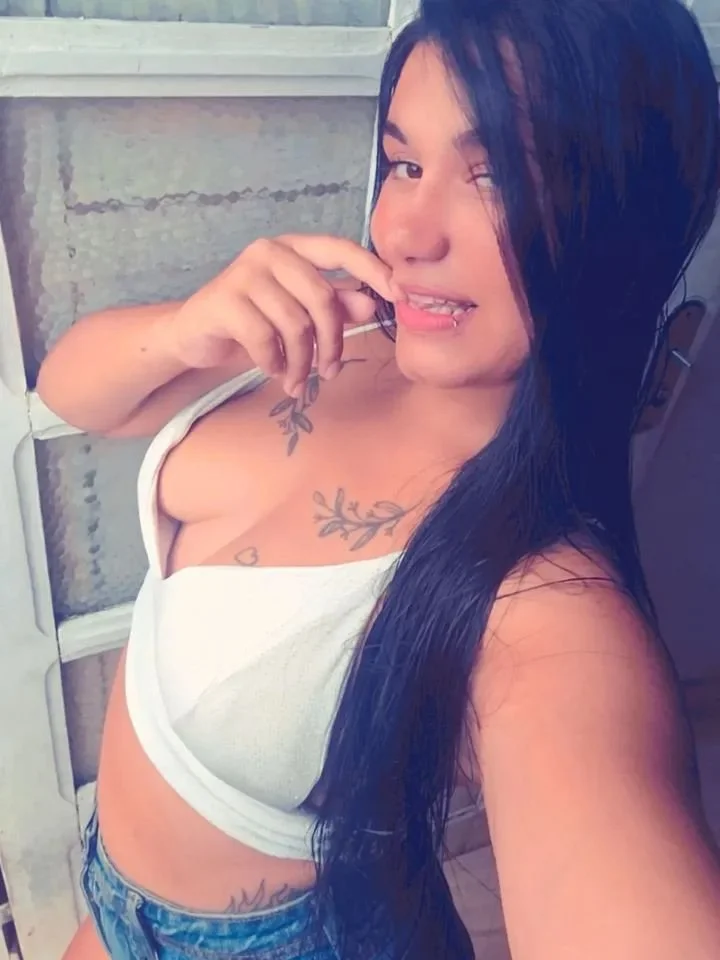 Safada adora se exibir nas redes image 11