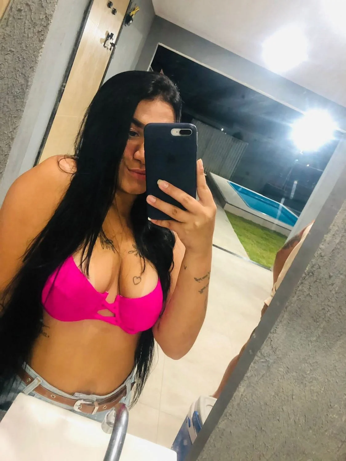 Safada adora se exibir nas redes image 21