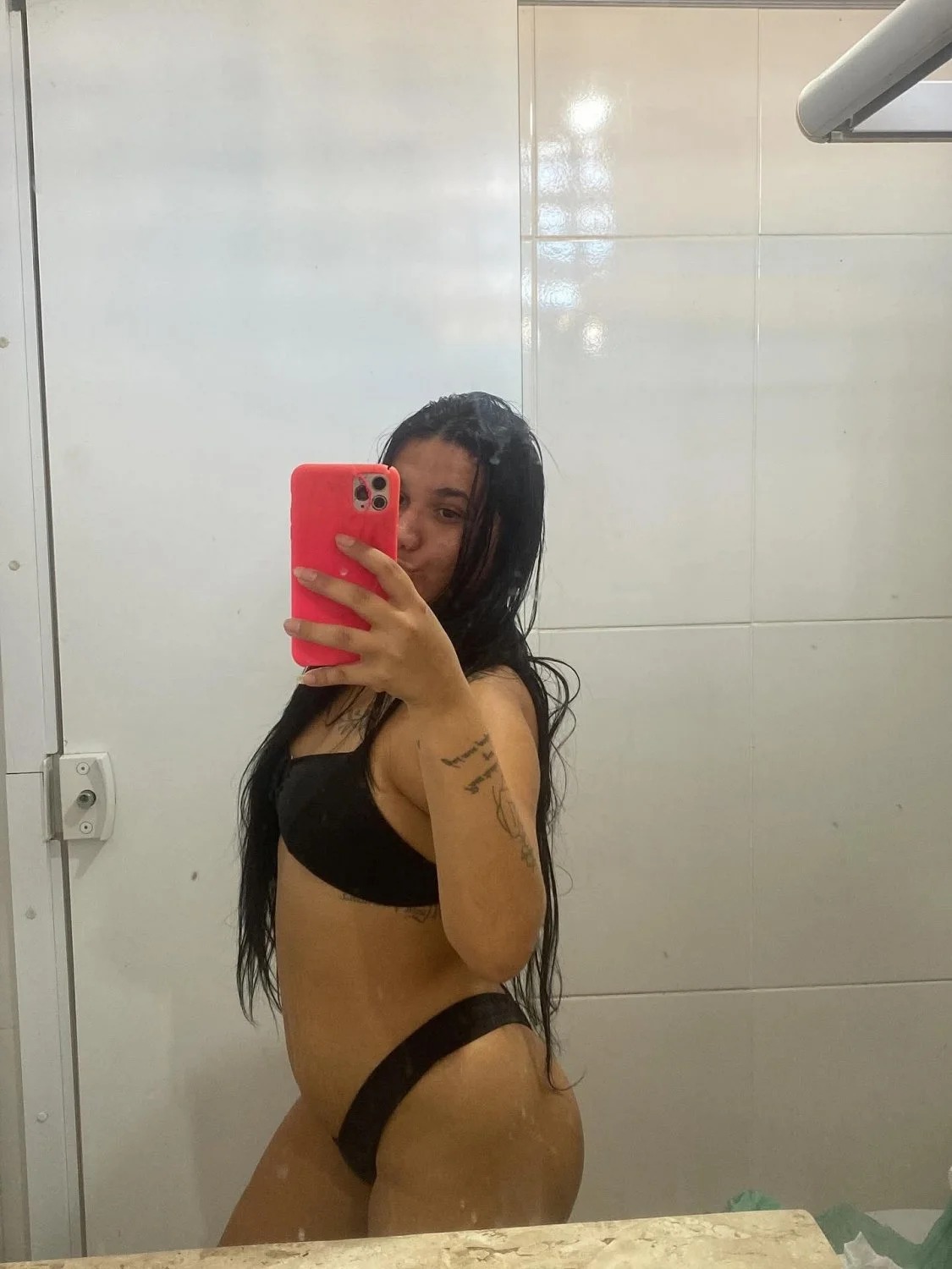 Safada adora se exibir nas redes image 23