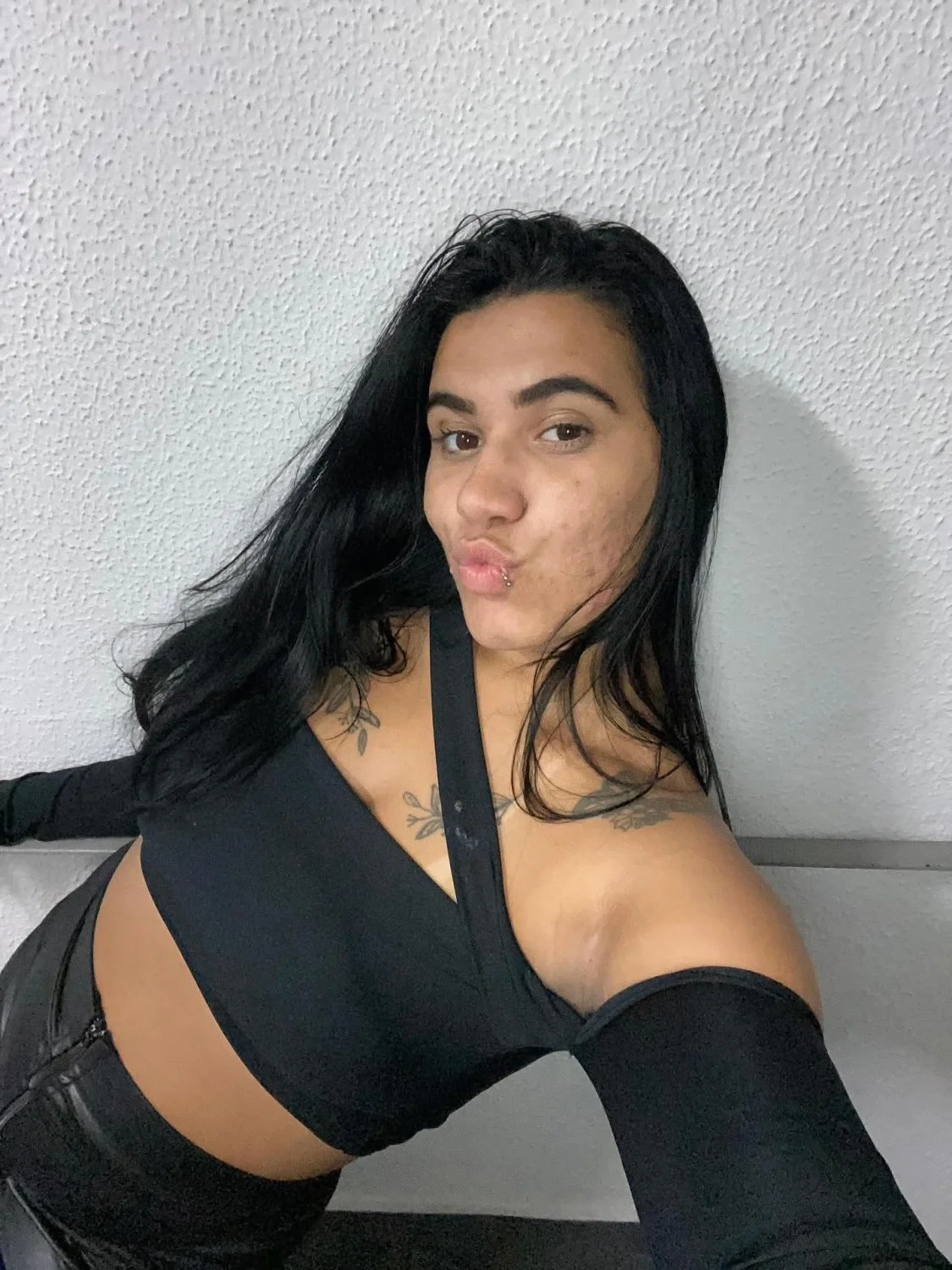 Safada adora se exibir nas redes image 26