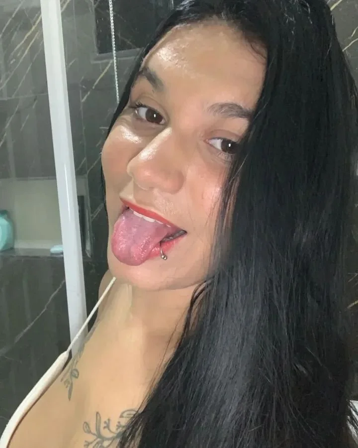 Safada adora se exibir nas redes image 33