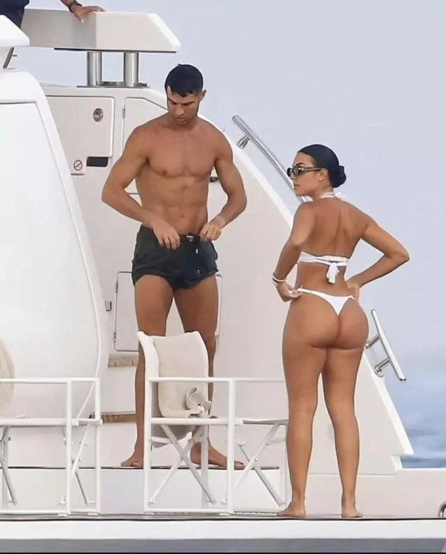 GEORGINA RODRIGUEZ BIKINI image 12