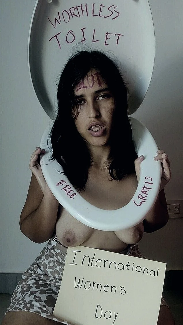 Mi mejor amiga casada es puta y urinal humano image 24