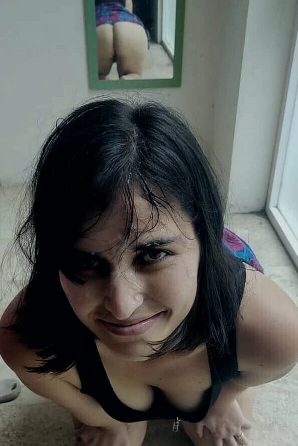 Mi mejor amiga casada es puta y urinal humano image 9