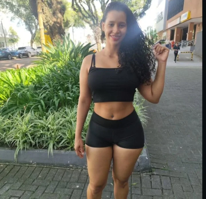 Morena Rabuda safada image 3
