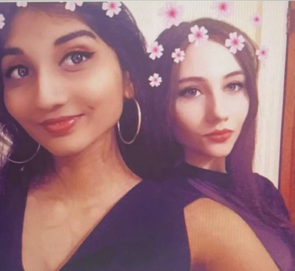 18yo bi sluts: Tesha & Emily image 11