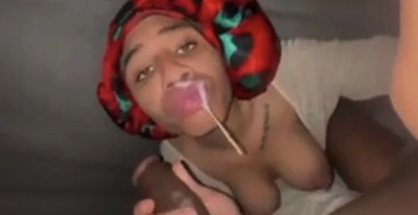 Lightskin sucking dick main image
