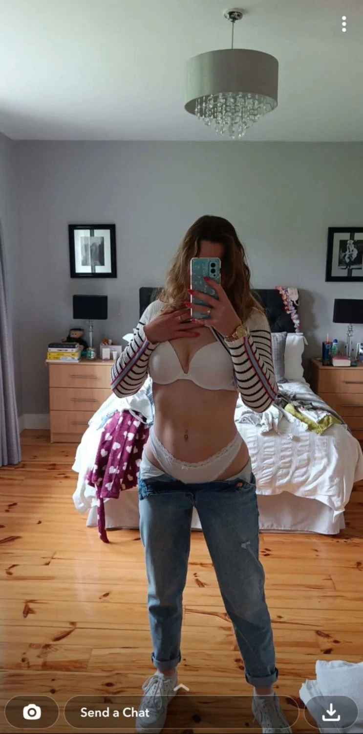 Irish snap slut Gillian image 2