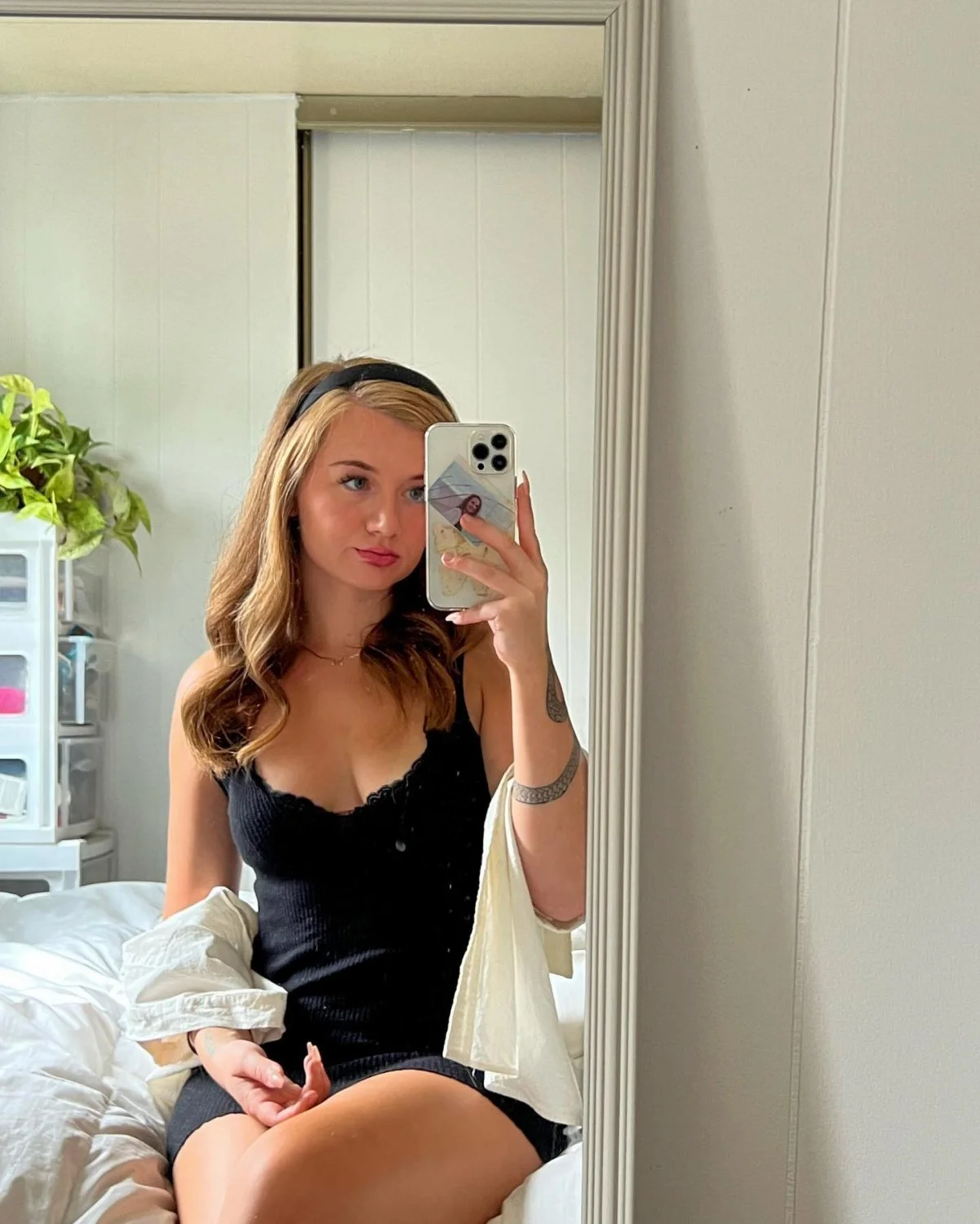 Sexy thicc petite teen Mikayla image 21
