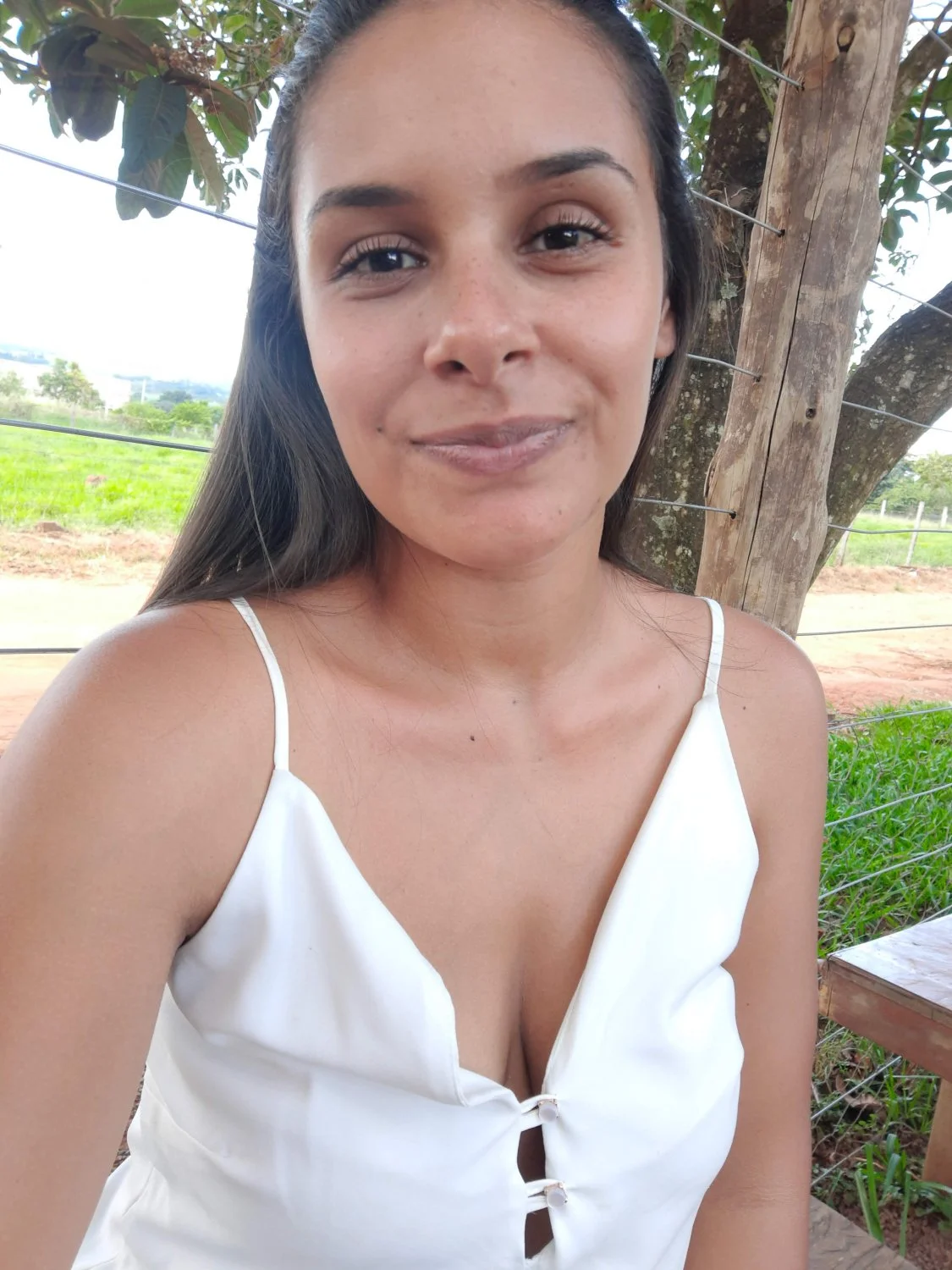 Larissa na siririca gemendo image 4