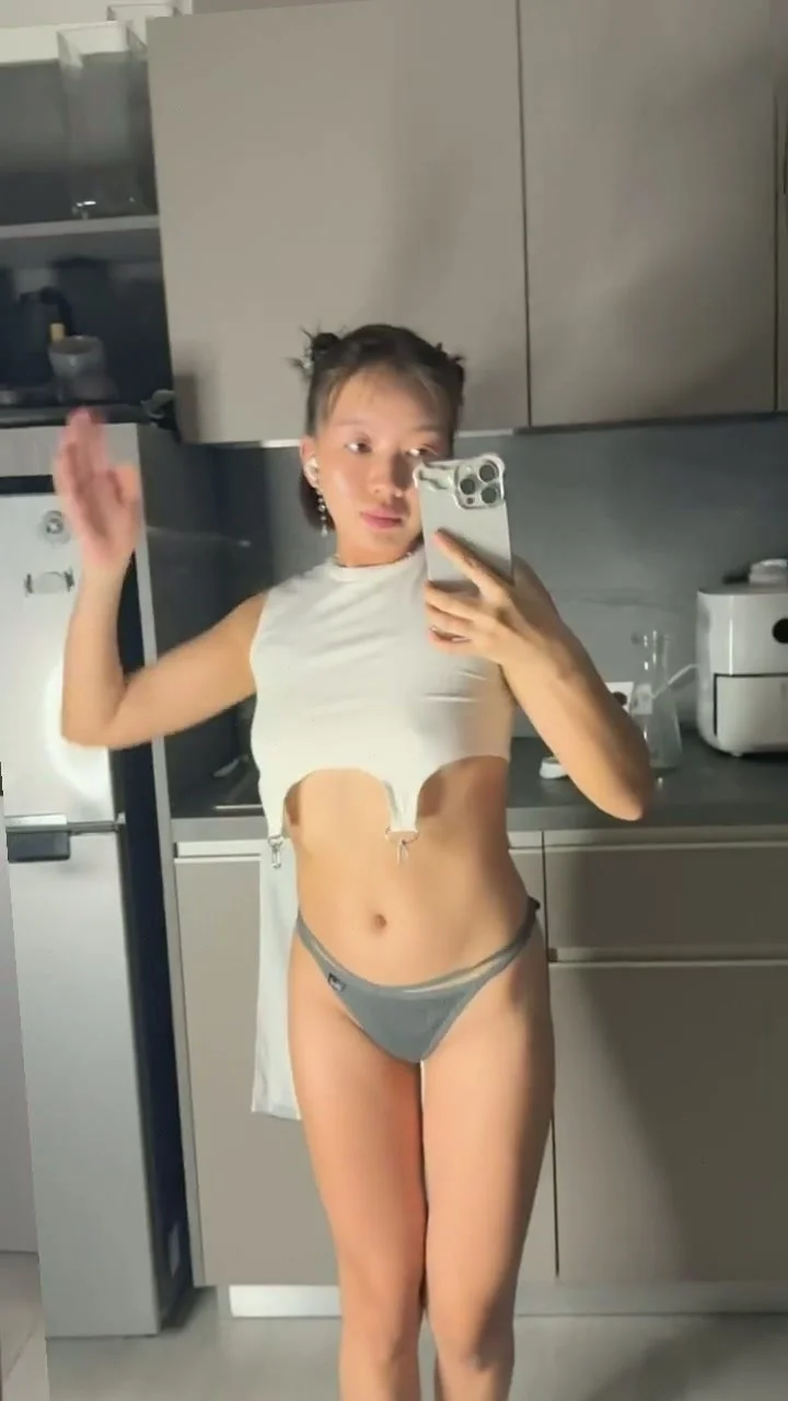 🔞 petite body dripping slut teasing shaved pussy nude 🍑💦 OF image 4