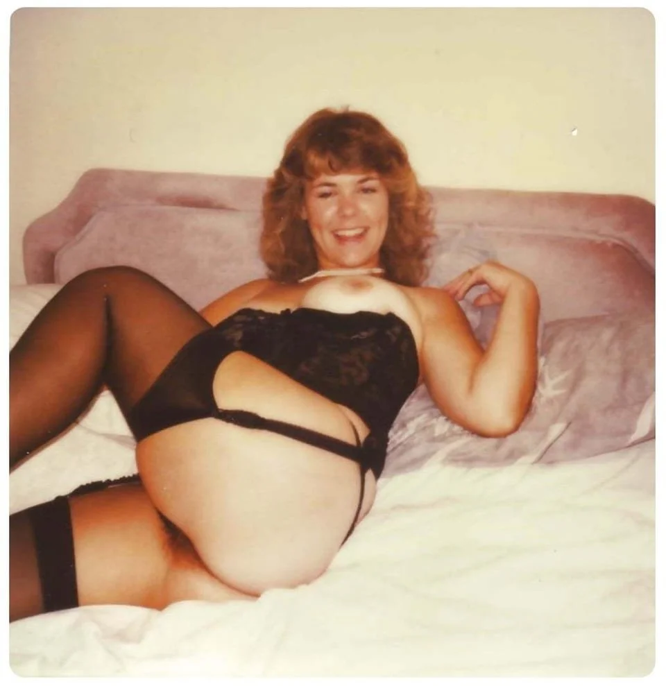 Retro - hot Bride image 5
