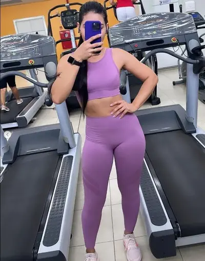 Linda morena gostosa na academia cover image