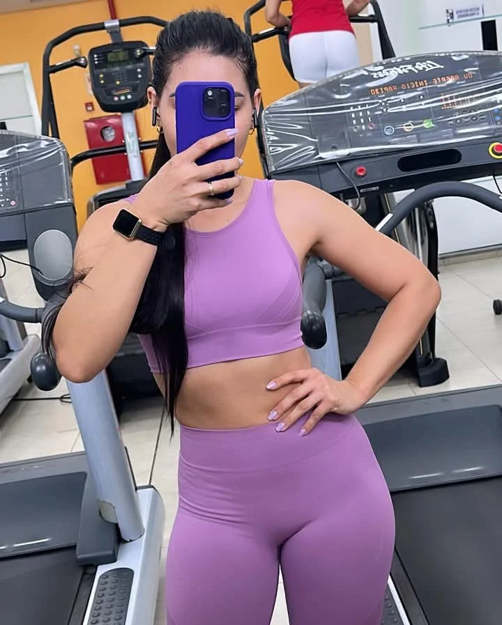 Linda morena gostosa na academia image 6