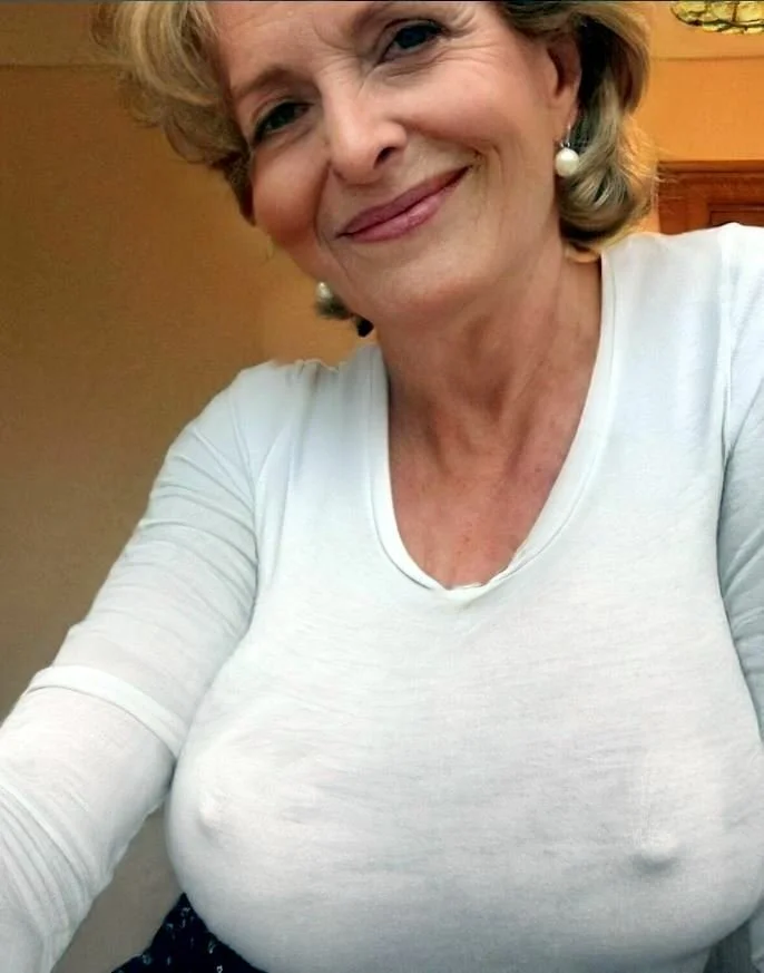 Amateur Wives Pokies On Show! image 12