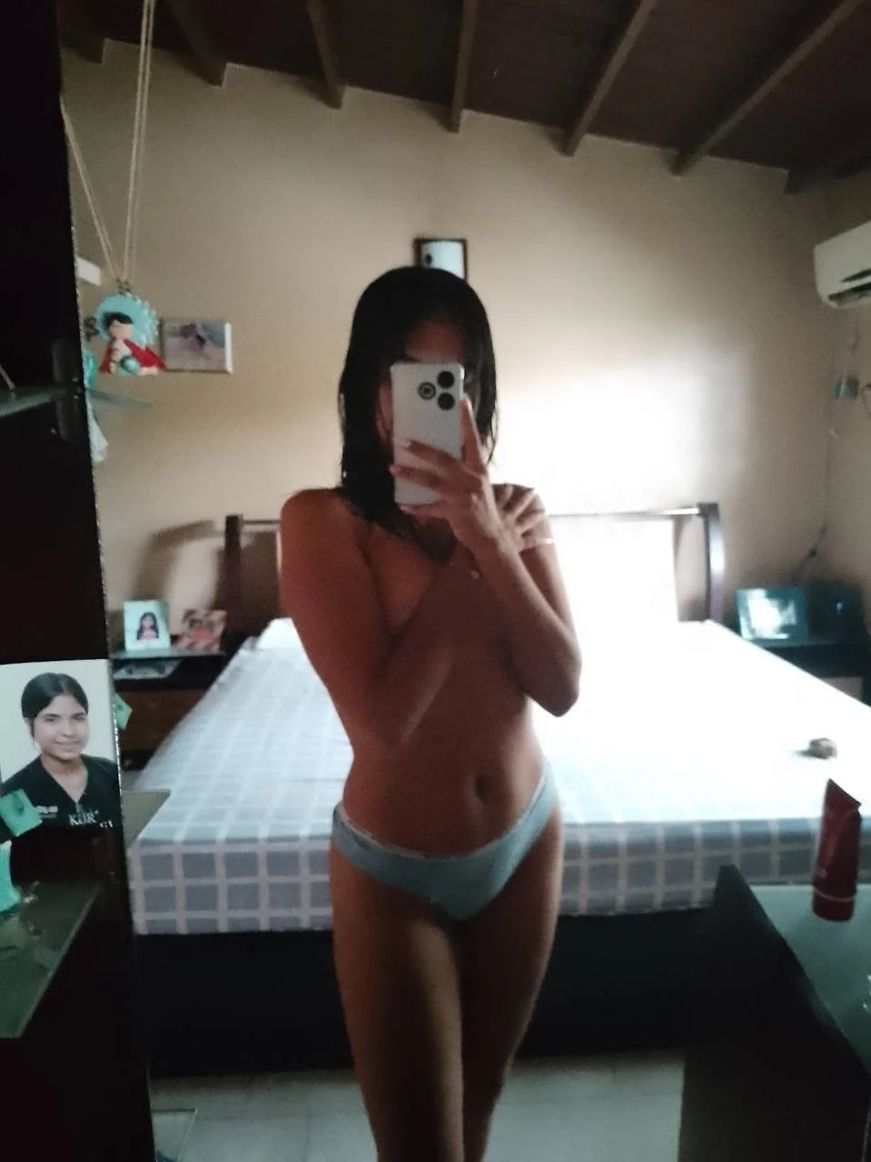 Veneca putipobre y trío con amiga tetona image 4