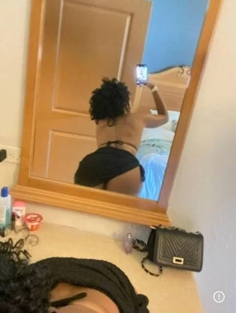 Ebony with Instagram and Tiktok image 17