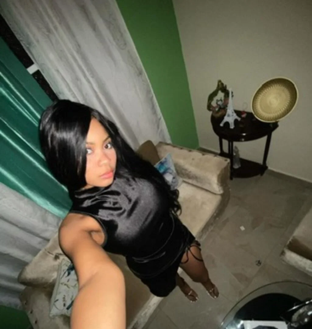 Ebony with Instagram and Tiktok image 30