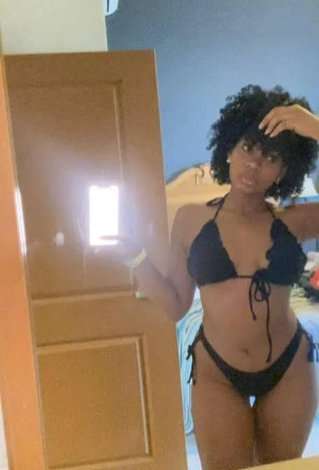Ebony with Instagram and Tiktok image 8