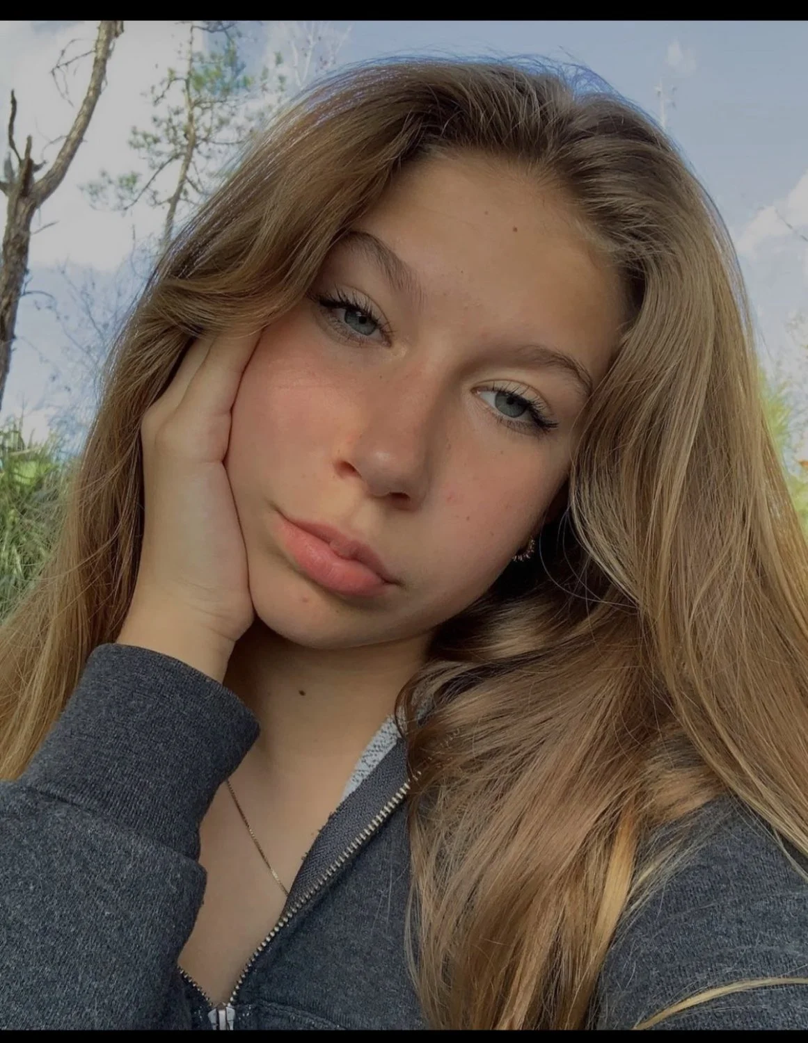 Skyes irl gave her pics over image 5