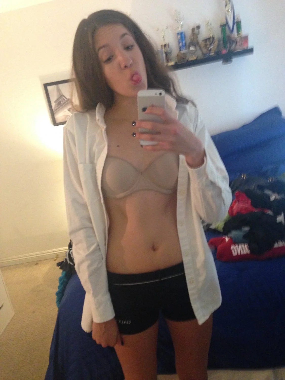 Alex's sexy gf selfies image 2