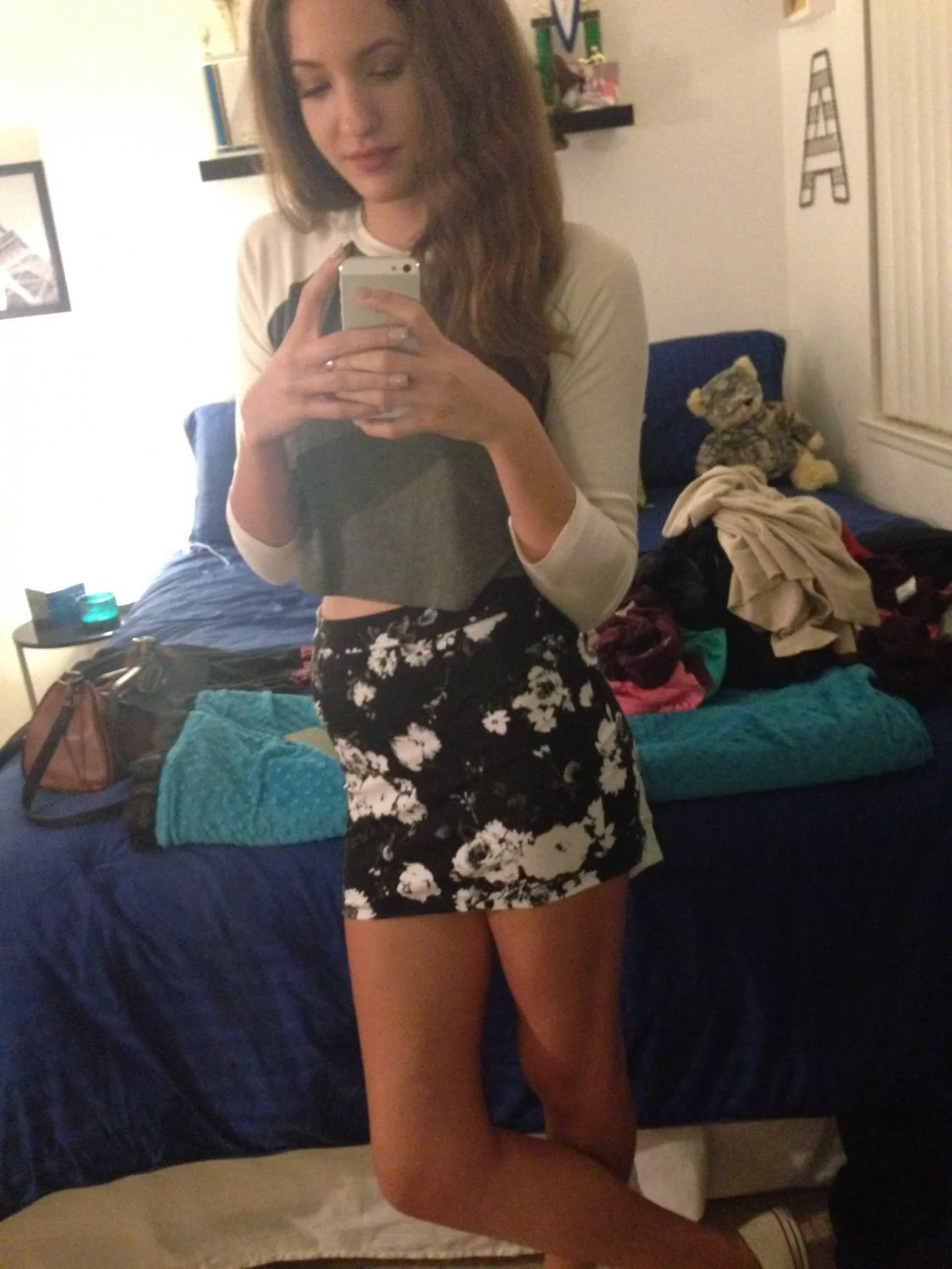 Alex's sexy gf selfies image 5