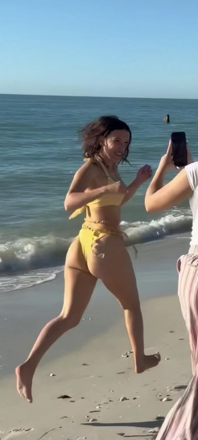 La Puta Millie Bobby Brown🥵🍑. image 11