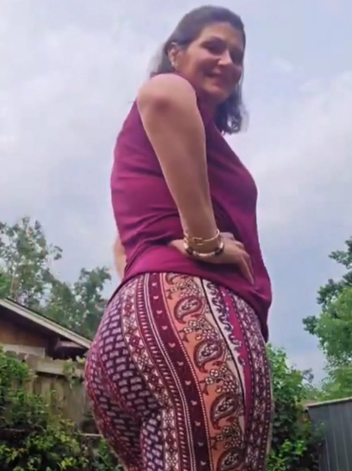 curvy auntie jelly booty main image