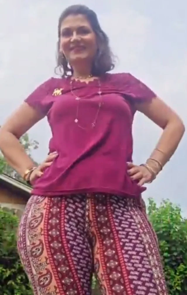 curvy auntie jelly booty image 2