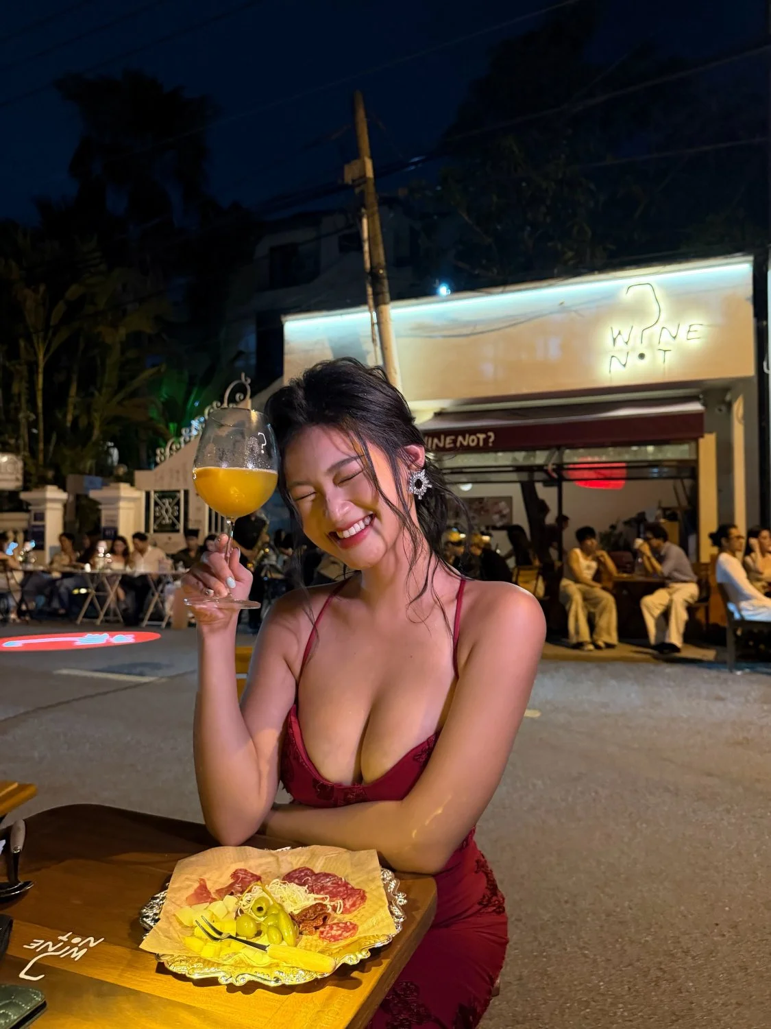 Quả body này mà lộ clip thì Trần Hà Linh phải nhường Top 1 image 4