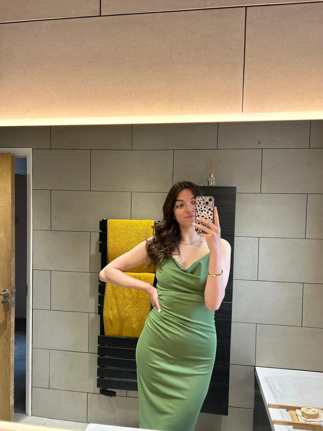 British brunette 🥵💦 love to meet the cuck main image
