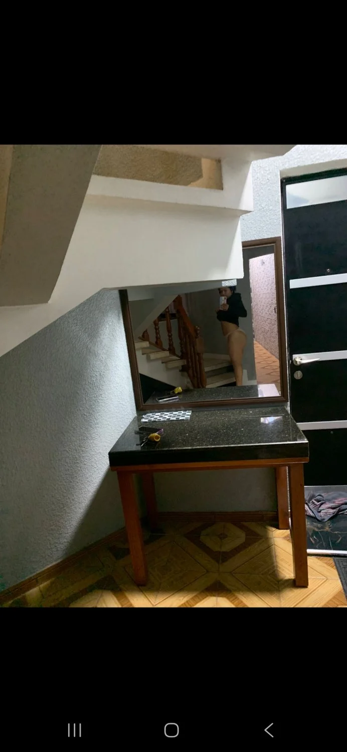 Aesta putita me vendio sus fotos .por 200pesos image 2